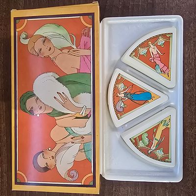 AVON Art Deco Style Trio of Fan Compacts in Box. A boxed set of three AVON fan-shaped 