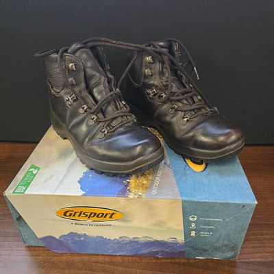 A Pair of Grisport Leather Hiking Boots Size 39. A pair of dark brown/black leather Grisport 
