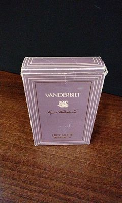 Vanderbilt Gloria Vanderbilt 50ml Eau de Toilette Spray in Box. Part Used. One bottle of 