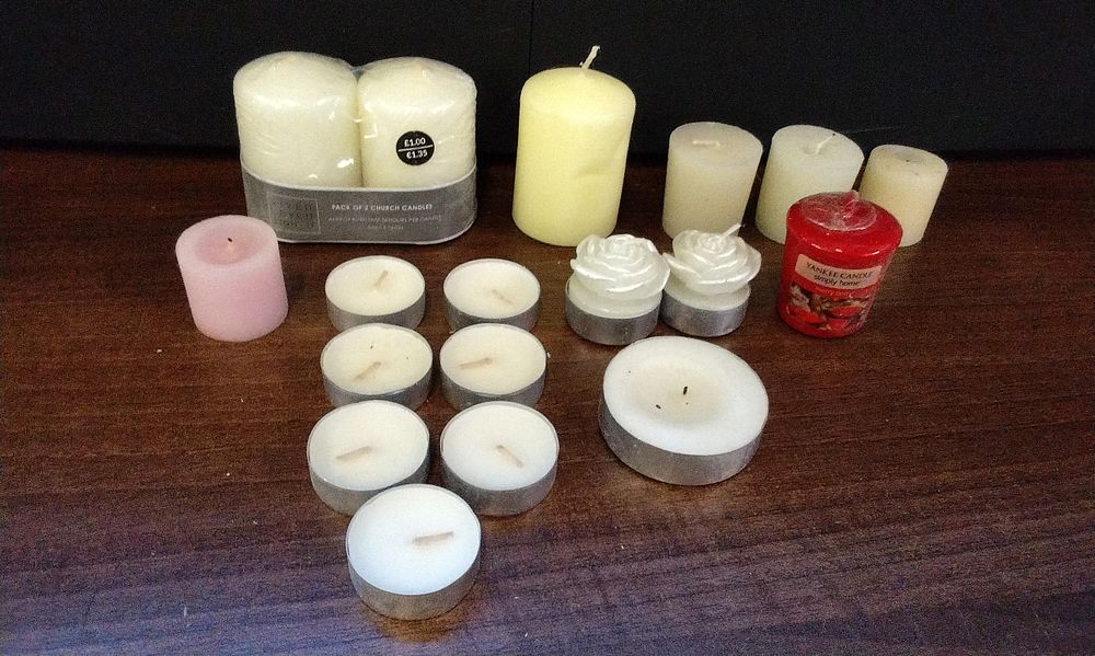 Lot 528: A Collection of Assorted Candles