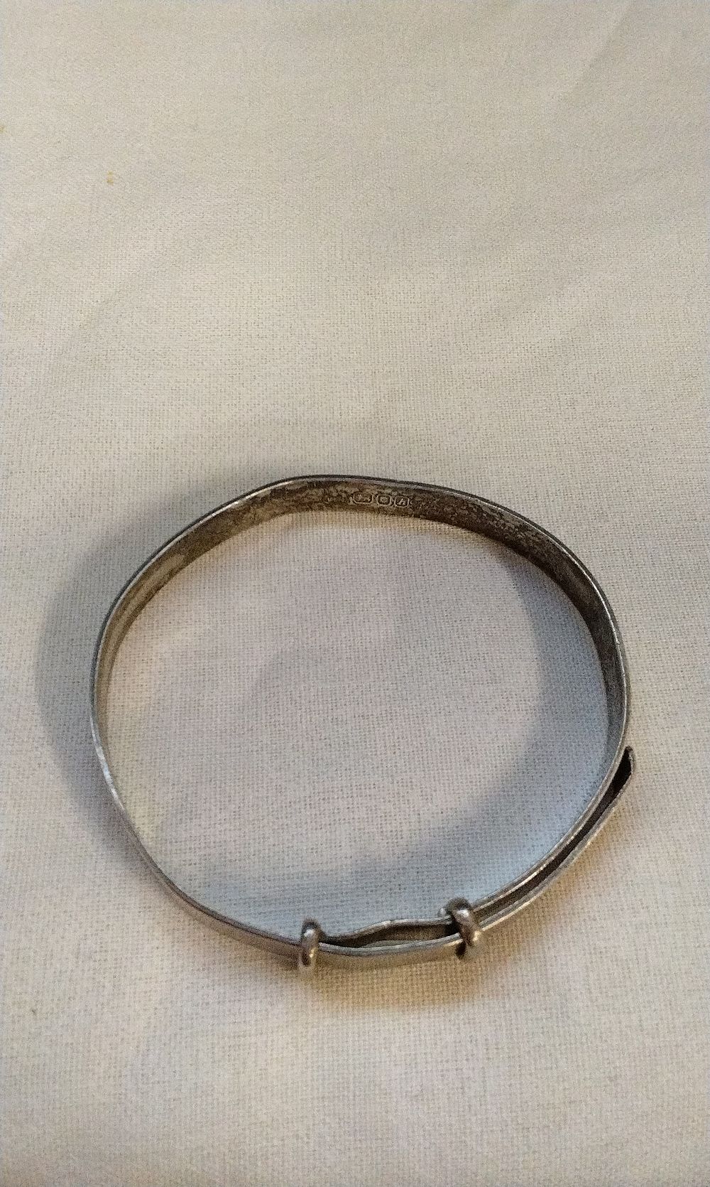 Lot 572: Hallmarked Sterling Silver Adjustable Bangle Bracelet Etched Wave Pattern