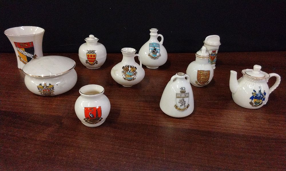 Lot 574: A Collection of Ten W. H. Goss and Arcadian Crested China.