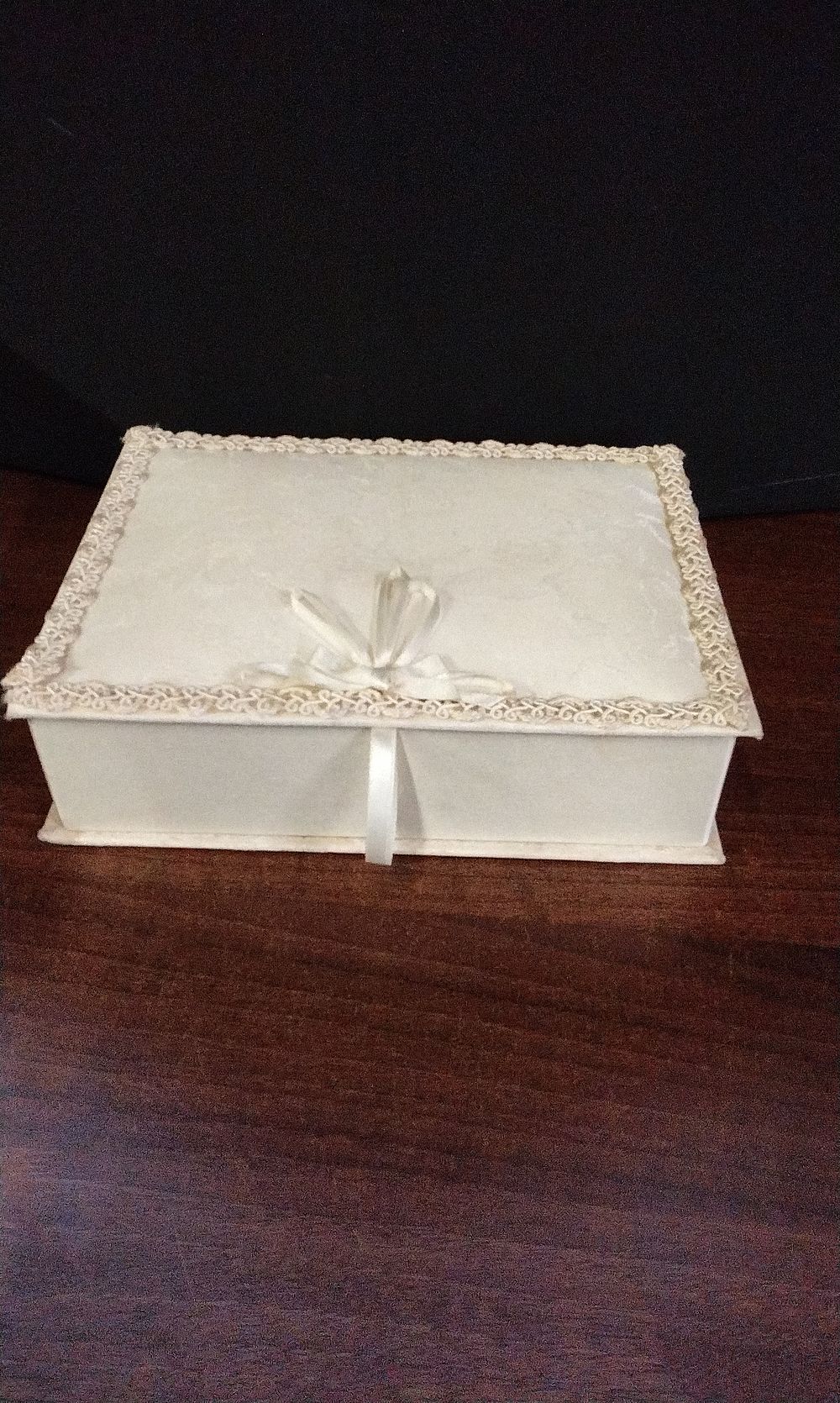 Lot 578: St Michael Ivory Fabric Covered Decorative Storage Box