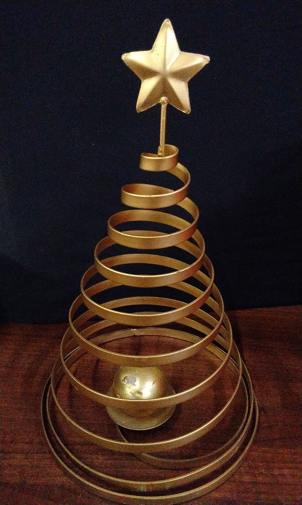 Lot 591: Gold Metallic Spiral Christmas Tree Candle Holder Sculpture