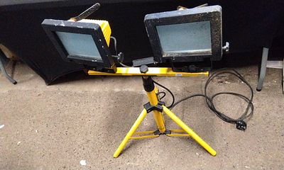 Lidl Halogen Worklight with Tripod Model KH 4077. A yellow and black Halogen Worklight with 
