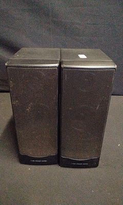 A Pair of Black 2-Way Speaker Systems 8 Ohm. Untested. A pair of black 2-Way Speaker Systems 