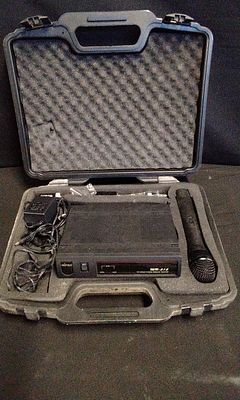 Mipro MR-515/MH-202 Wireless Microphone System and Case. Tested for Power. A black Mipro 