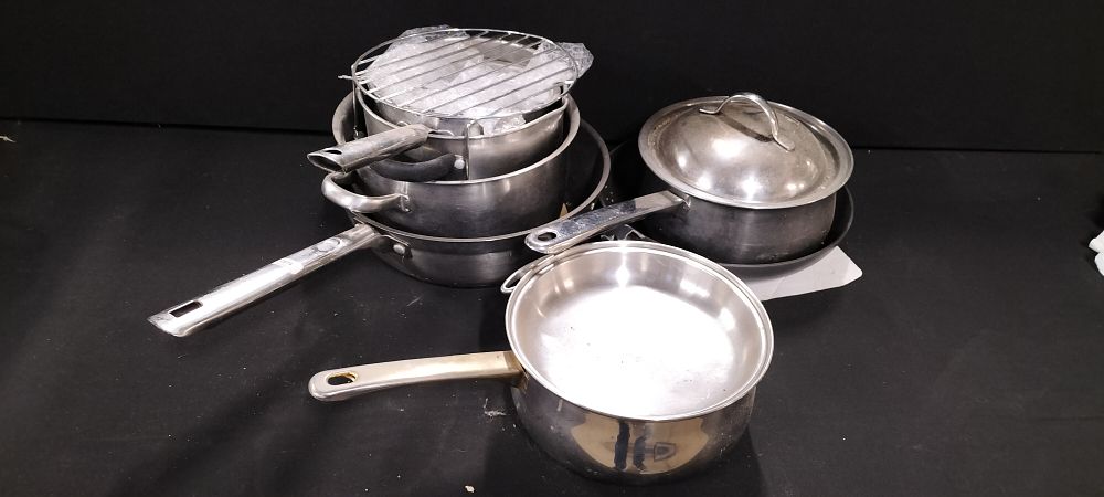 Lot 528: Mixed Set of Kitchen Pans Including New 28cm Frying Pan