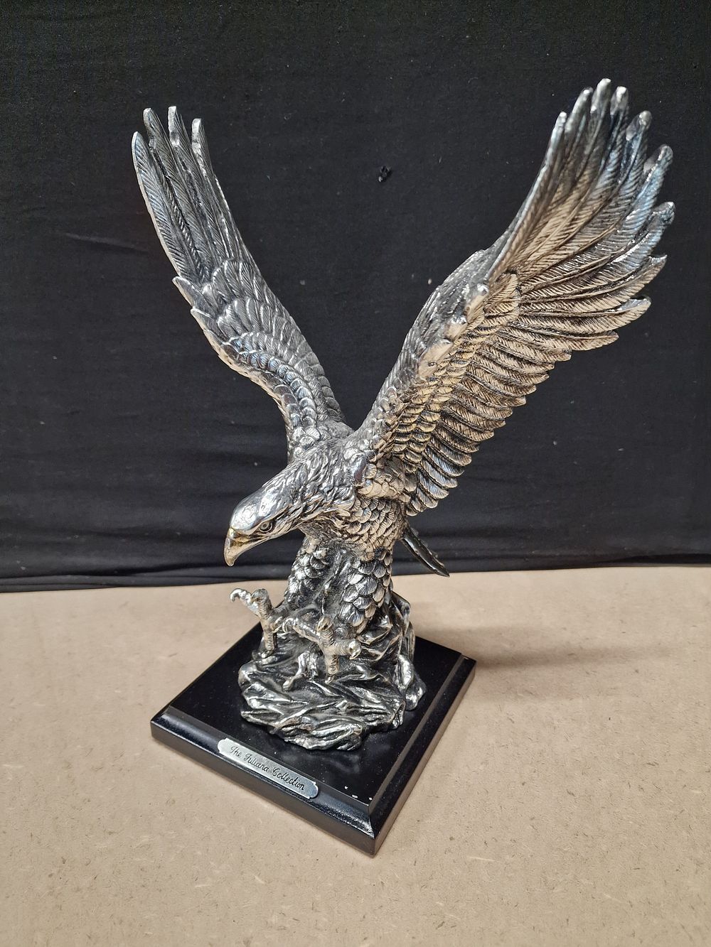 Lot 644: Juliana Collection Eagle Figurine