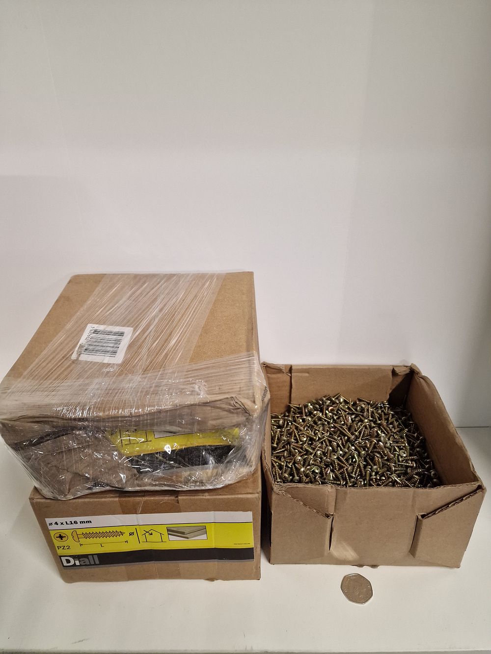 Lot 169: x3 Boxes 4x16 Pan Head Woodscrews