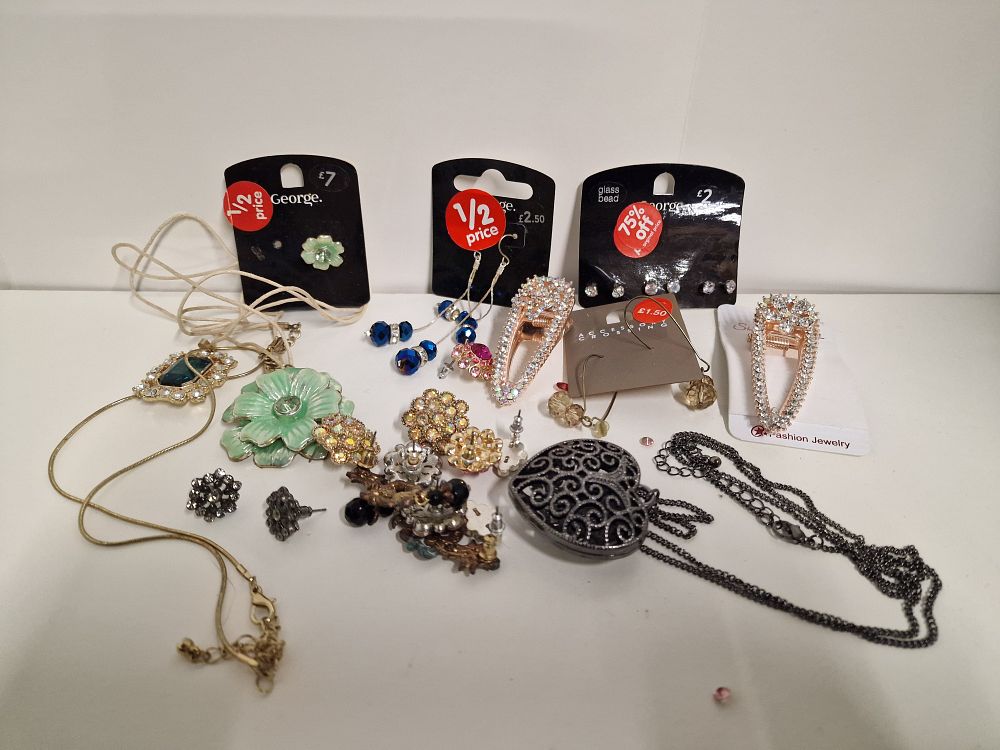Lot 170: Selection of Jewellery