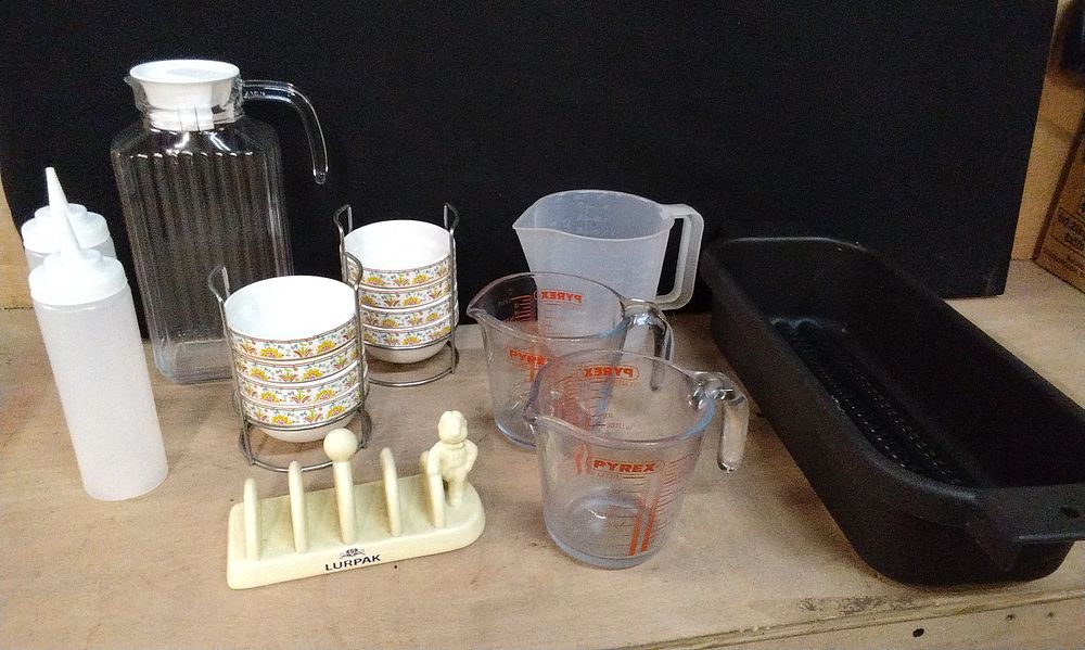 Lot 289: Selection of Various Kitchen Items including, Lurpak Toast Rack, Pyrex Jugs, Glass Drinks Jug,2 Sets of 4 ramequins