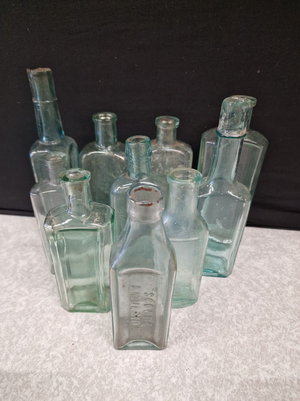 Lot 433: x10 Vintage Glass Bottles