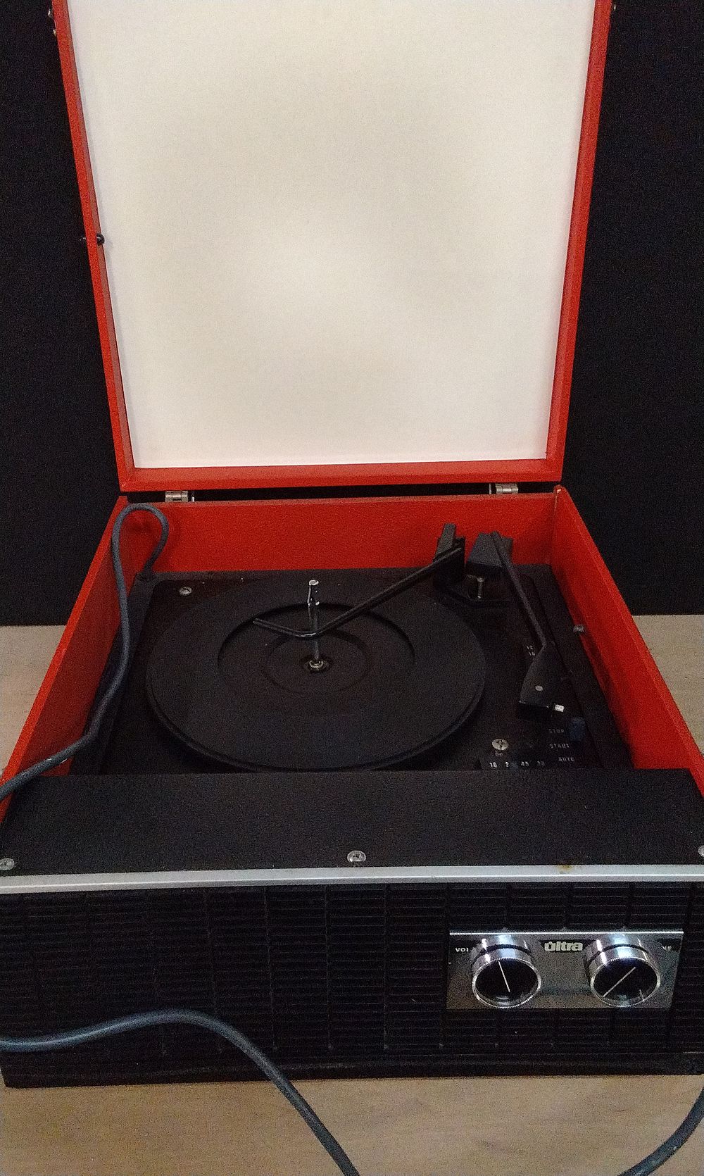Lot 150: Vintage ULTRA Model 6045 Record Player. Tested for Power