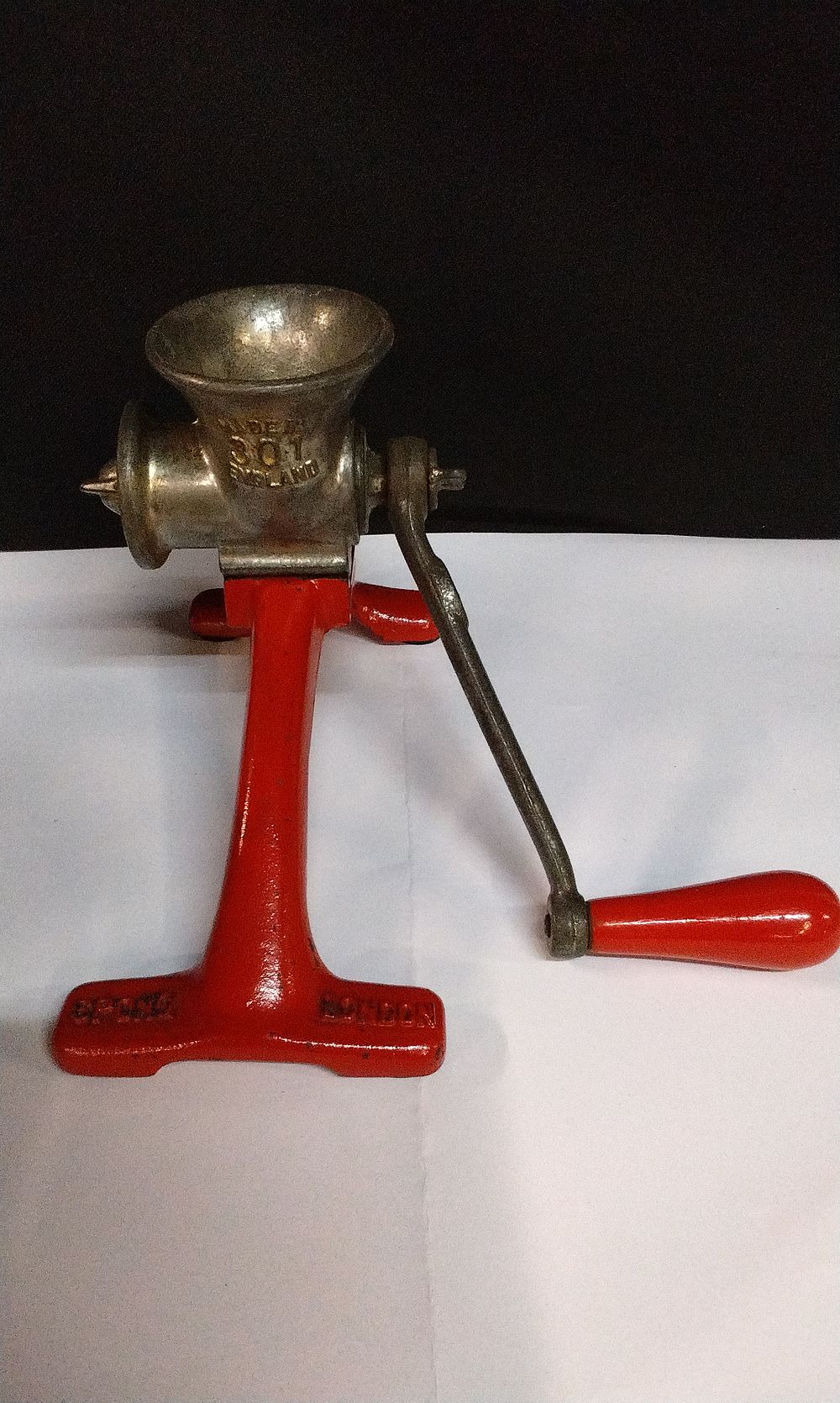 Lot 157: Vintage Spong London Manual Mincer, Model 301