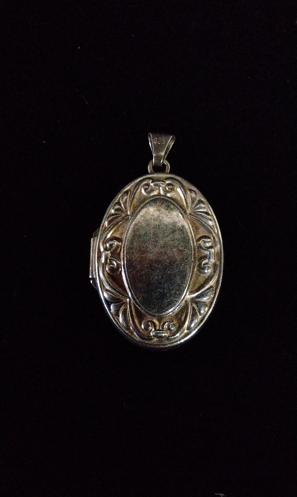 Lot 166: 925 Silver Embossed Pendant Locket