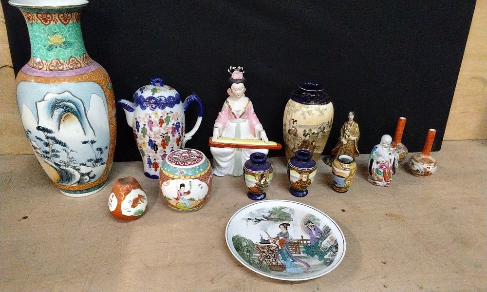 Lot 185: Selection of Various Oriental Ornaments and Vases. COLLECTION ONLY