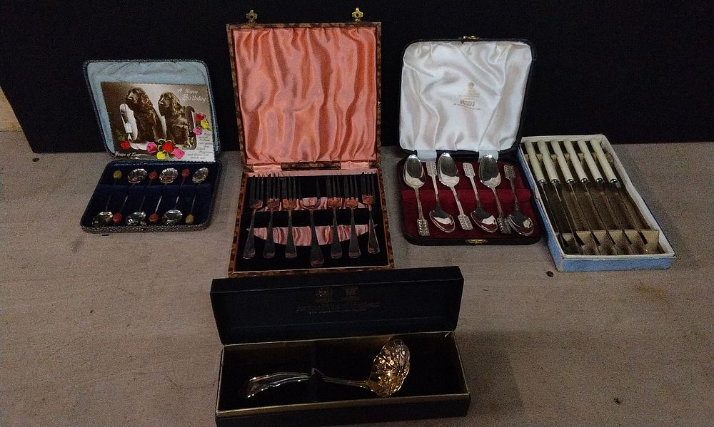 Lot 219: Selection of Various vintage Silver Plated and Stainless Steel Cutlery Including Viners 6x Spoon Set, all in Original Boxes