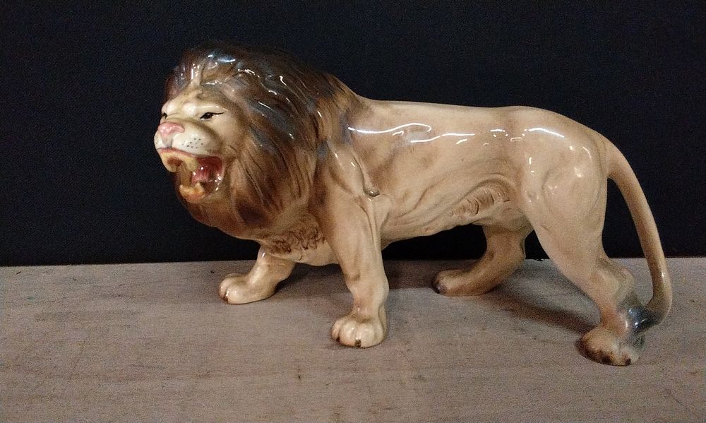 Lot 220: Melba Ware Lion Figurine. with Mark to the Underside Measures Approx 15x16x12cm.