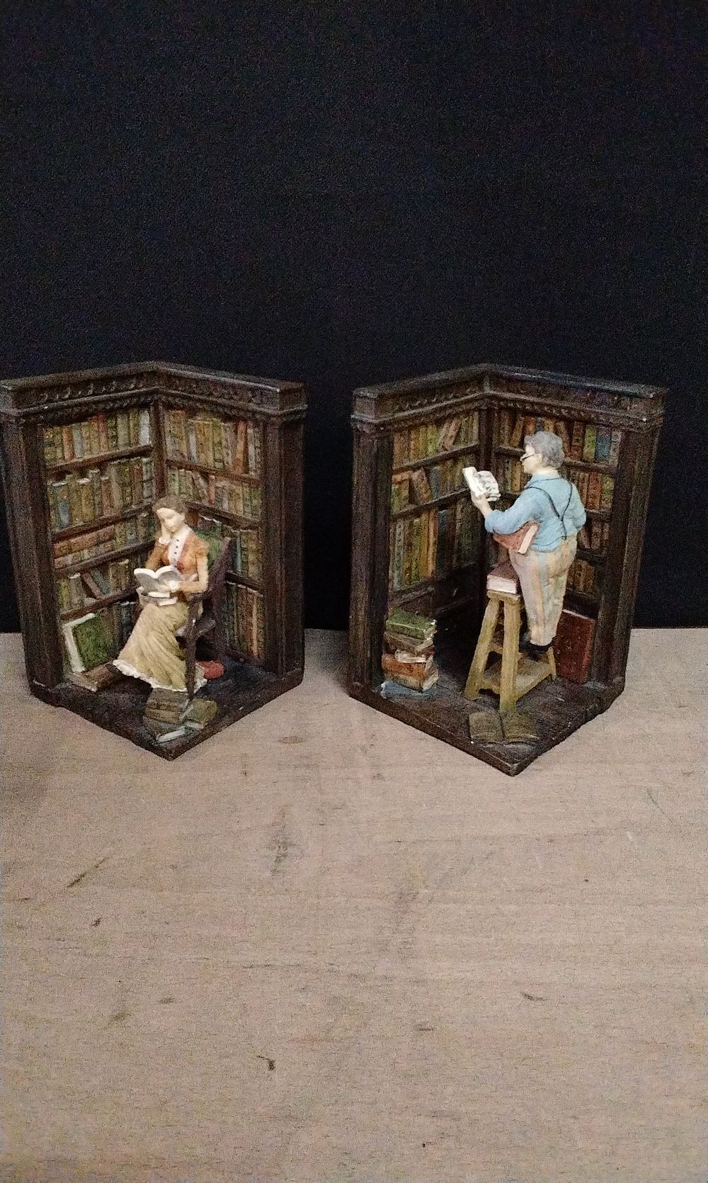 Lot 222: A Pair of Decorative Bookends Featuring a Library Scenes