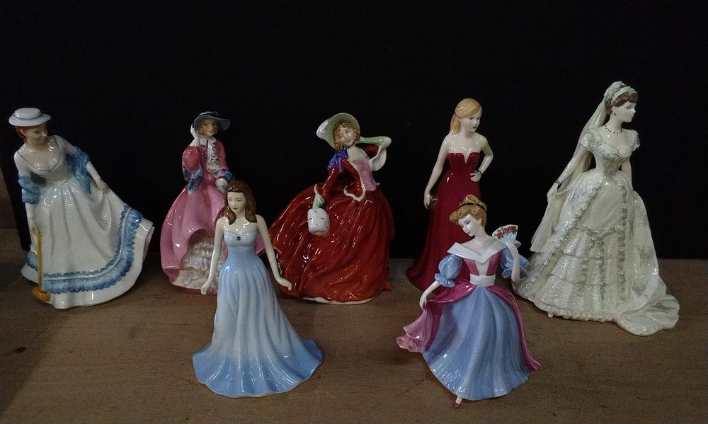 Lot 261: 6x Royal Doulton Figurines ,1x Coalport.