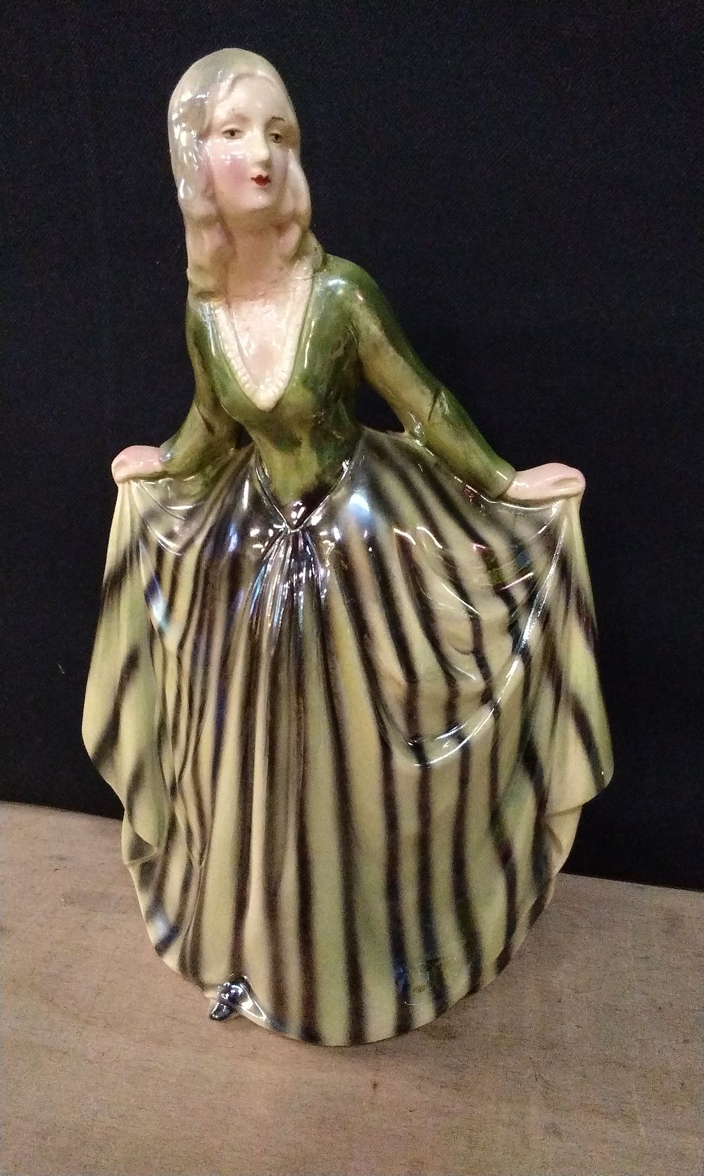 Lot 263: A 1950's Jema Holland Lady Figurine, Model 218, Featuring a Lustre Glaze