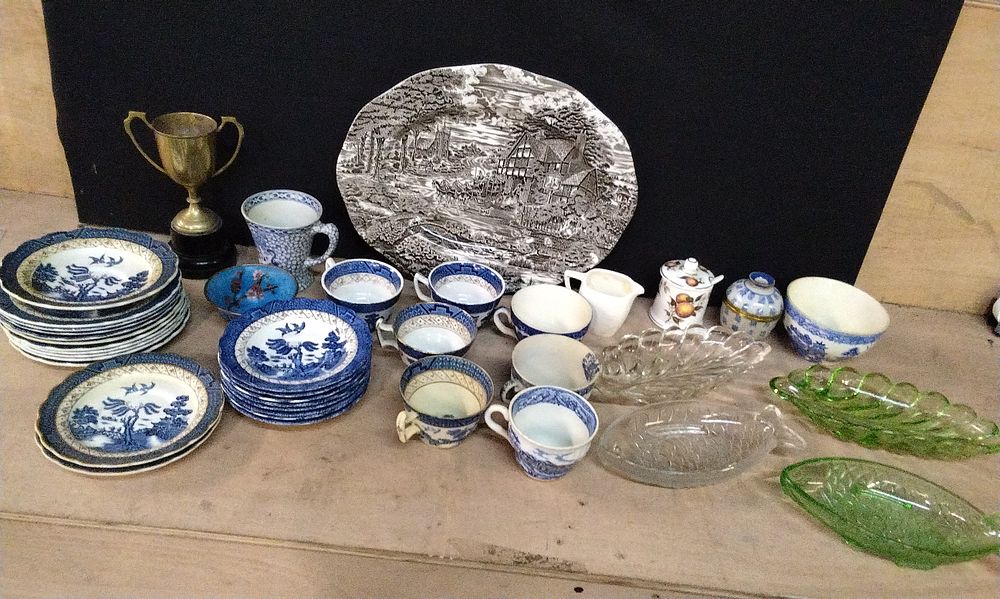 Lot 276: Quantity of Various Blue and White Crockery & Cups, Green and White Glass Fish Plates, Leaf Shaped Serving Dishes. and Other Items. COLLECTION ONLY