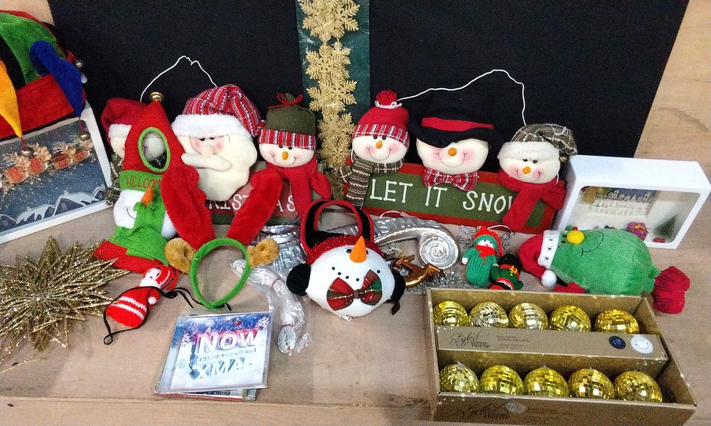 Lot 278: Quantity of Mixed Christmas Decorations, Hats, Hangers, Soft Toys Pictures and Other Items. COLLECTION ONLY