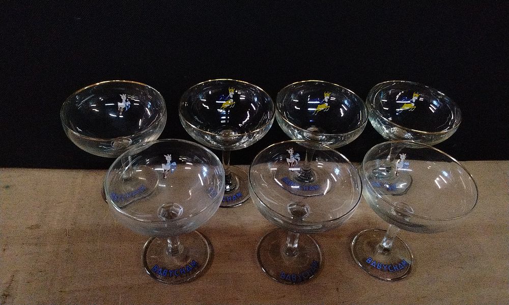 Lot 309: 7x Vintage Babycham Glasses with Yellow and White Fawns