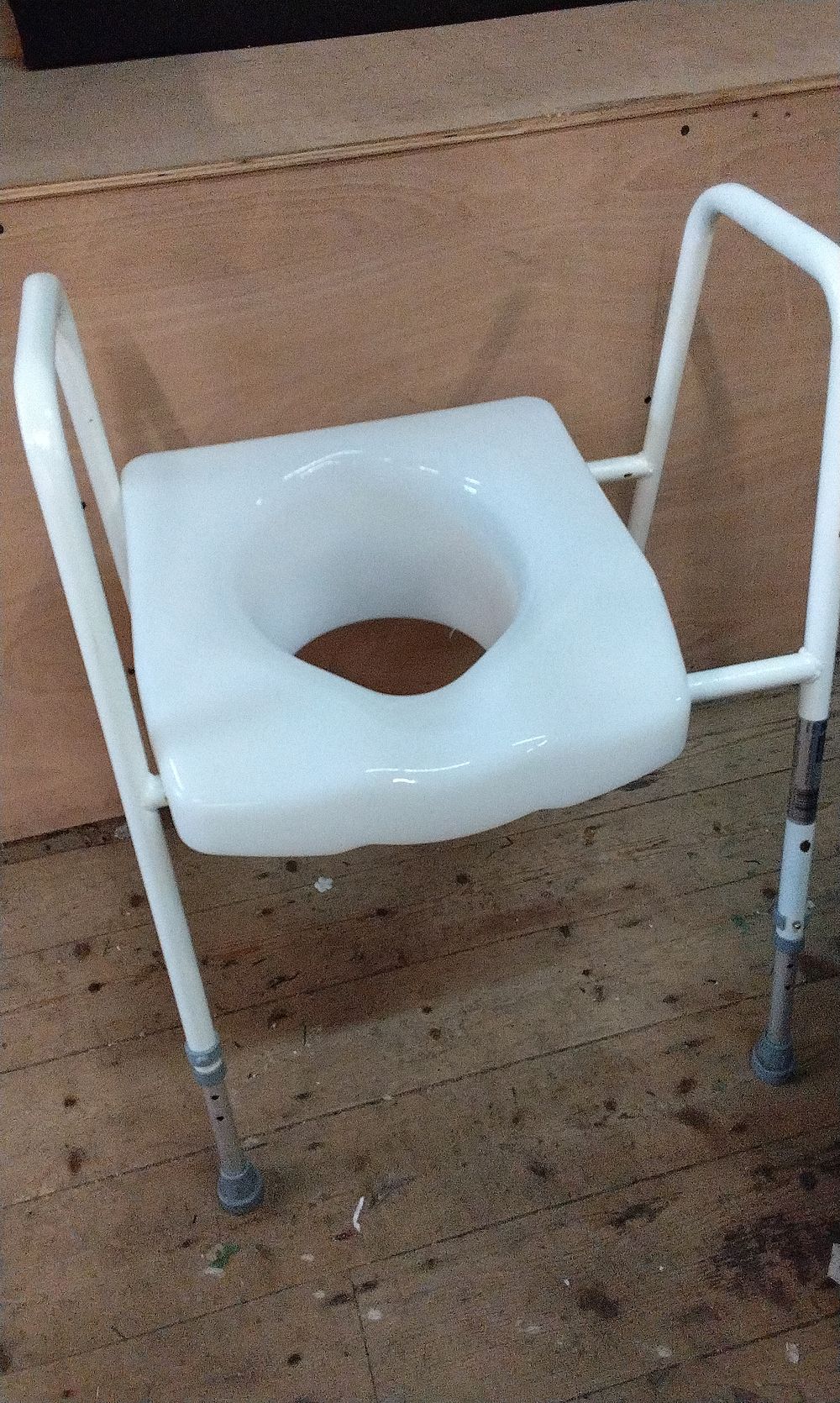 Lot 319: Height Adjustable Raised Toilet Seat and Frame,