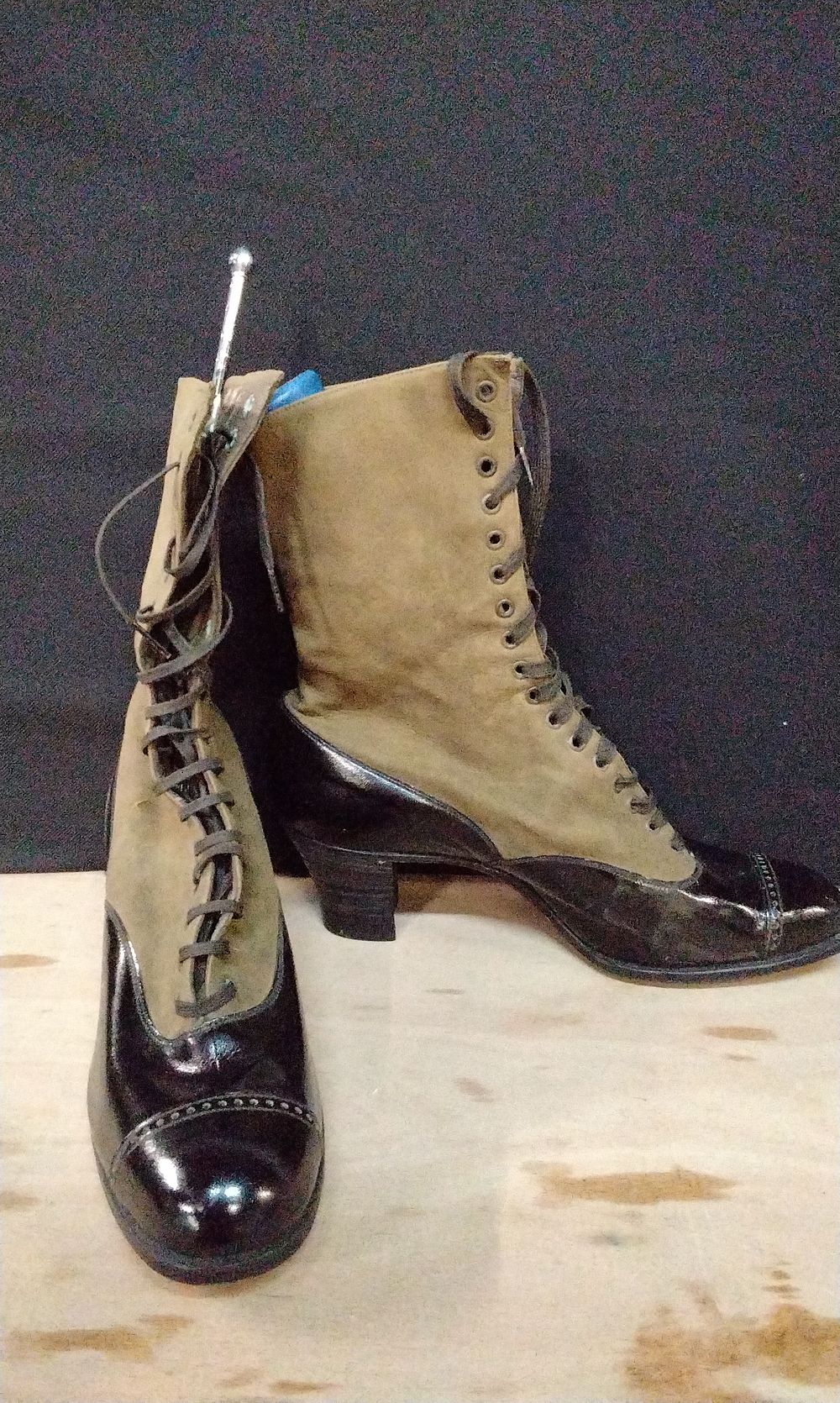 Lot 325: Pair of Victorian Ladies Hand Made Leather Boots With Silk Lining to the Top Inner Boots. Size uk7. With Original Box