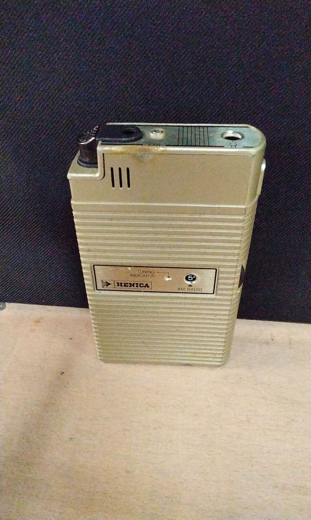 Lot 330: Vintage Henica H-138 Solid State Radio with a Built in Lighter and Flashlight. A/F