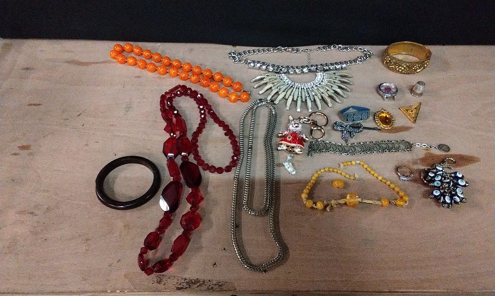Lot 362: Selection of Mixed Costume Jewelry Including Necklaces, Bracelets abd Other Items