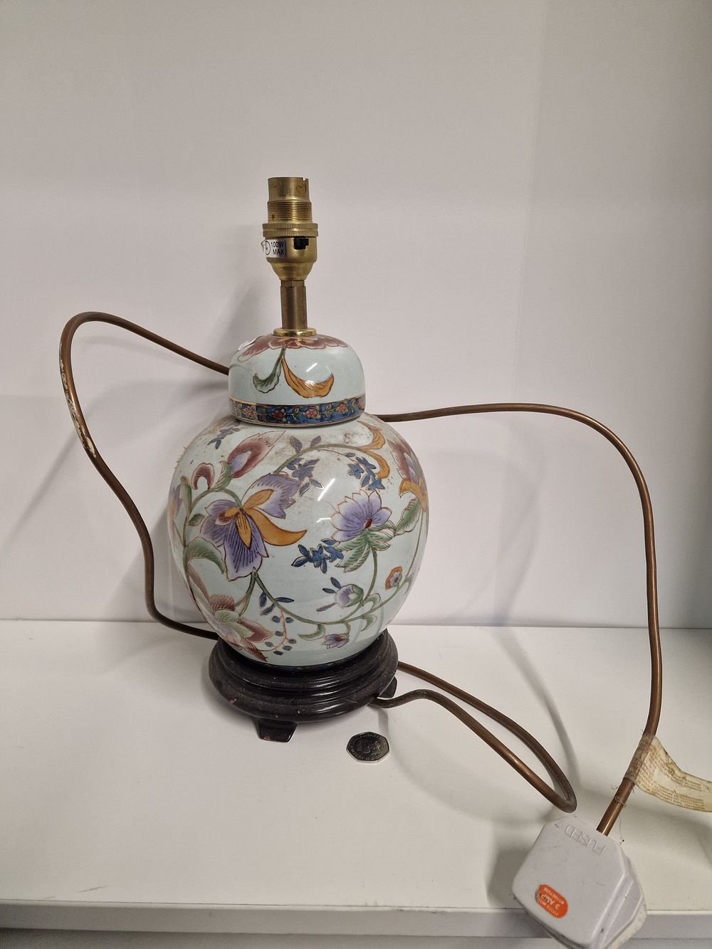 Lot 215: Vintage Lamp