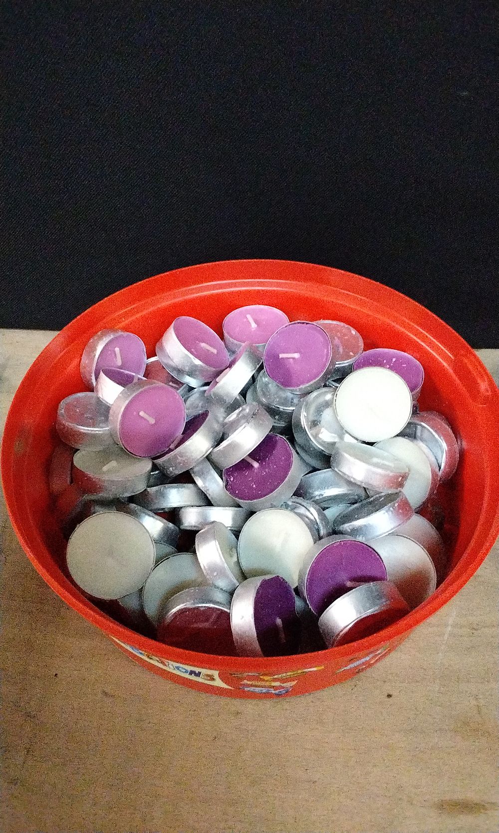 Lot 387: Tub of Tea light Candles