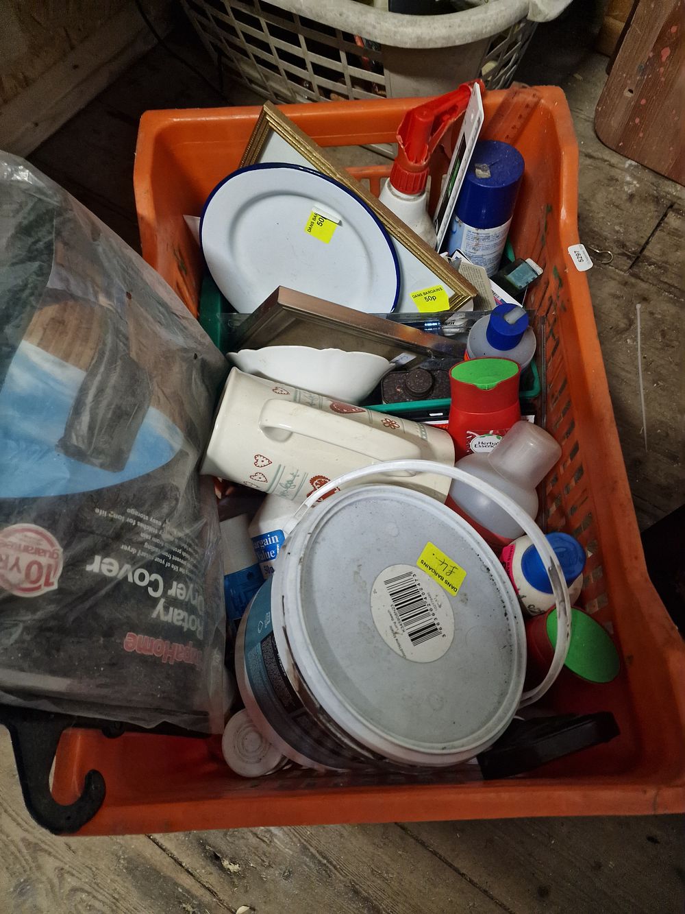 Lot 223: House Clearance Box