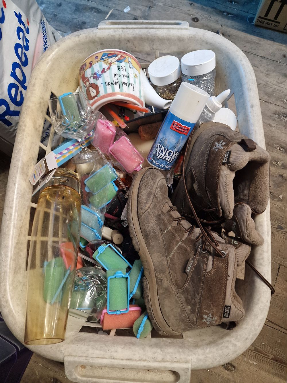 Lot 225: House Clearance Box