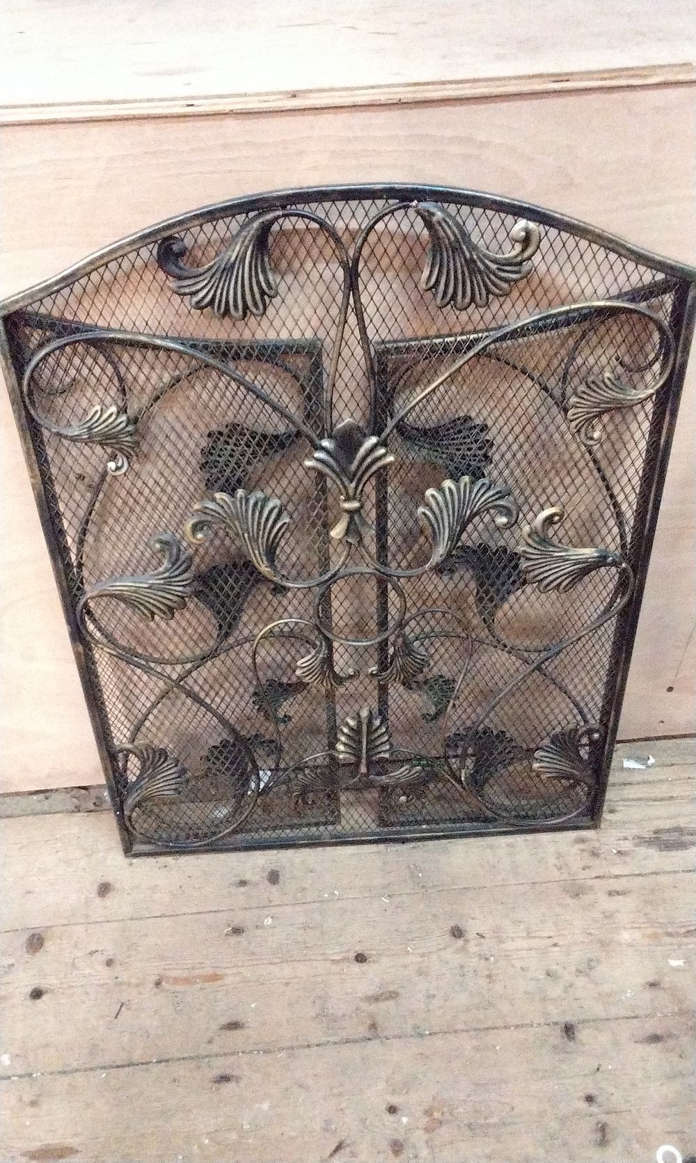 Lot 396: Ornate Metal Fire Screen