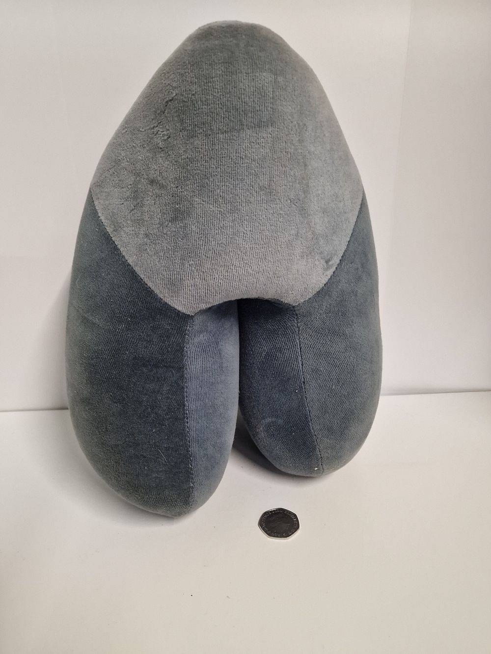 Lot 271: Neck Pillow