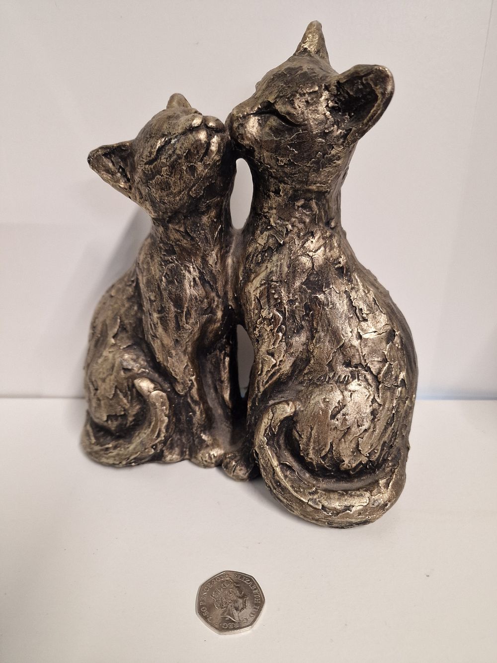 Lot 274: Cat Figurine Not Metal