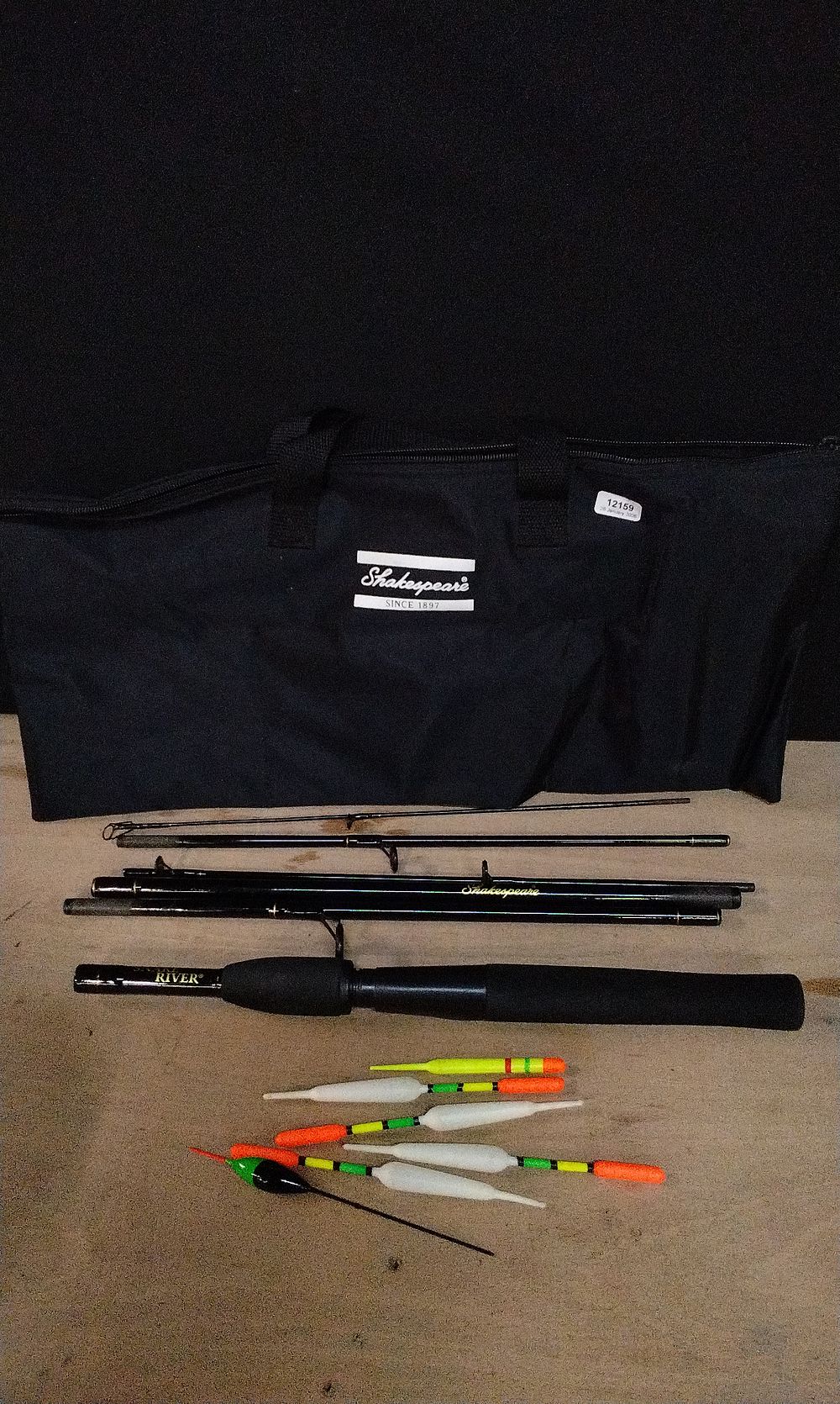 Lot 333: Shakespeare Bag Containing a Shakespeare Snake River SP566-PR. 6ft 6in. 6 Piece 6-12lb Line Carbon Fishing Rod and 16 Floats