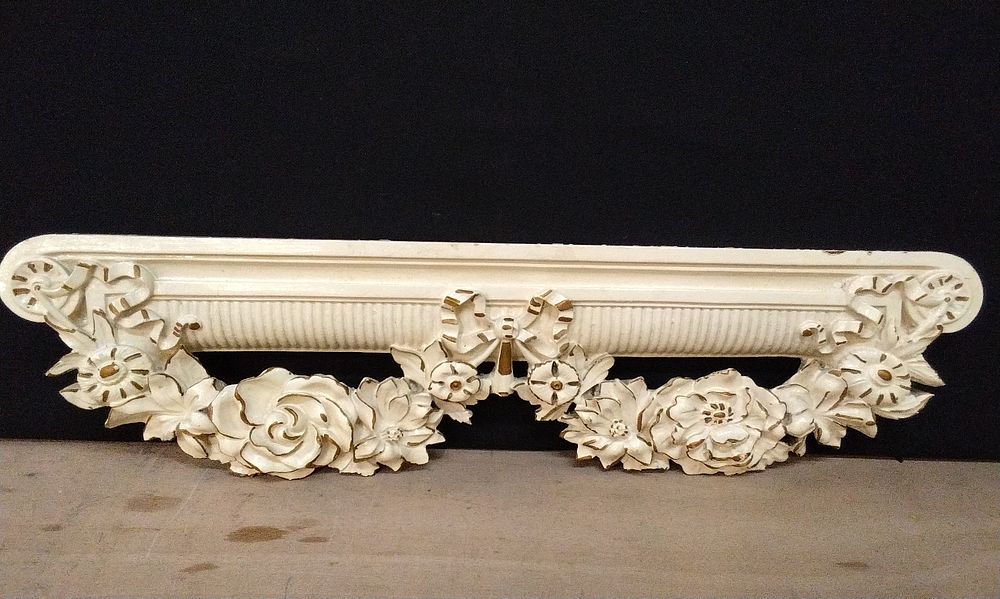 Lot 367: Wooden Decorative Architectural Floral Swag or Appliqué with Gold Accents