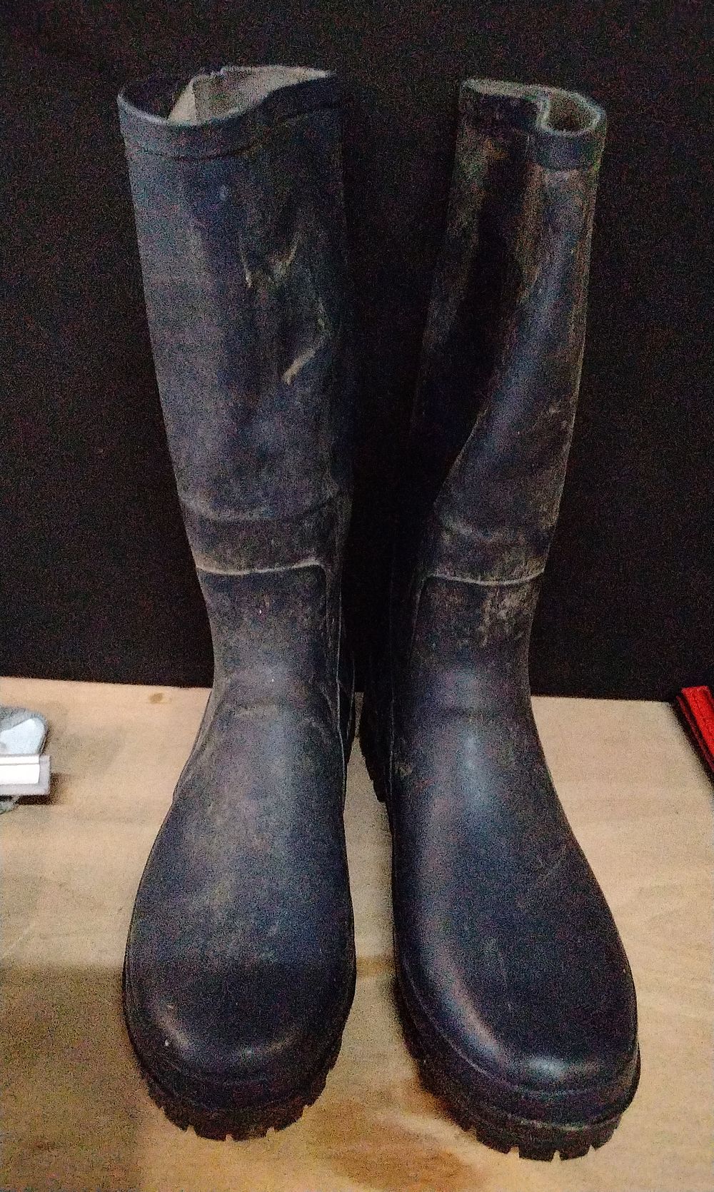 Lot 384: Pair of Mens Wellington Boots Size UK 10