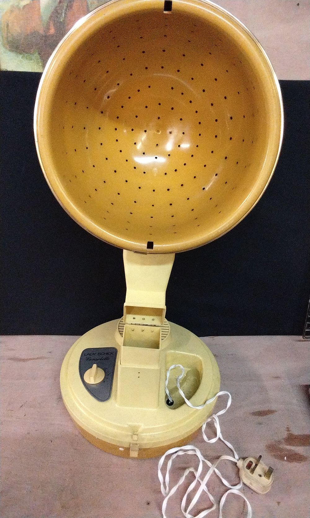 Lot 393: Consolette Lady Schick Hair Dryer. Tested for Power
