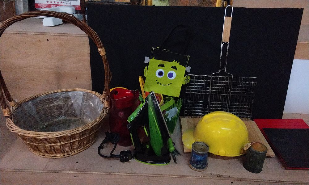 Lot 395: Selection of Various Household Items