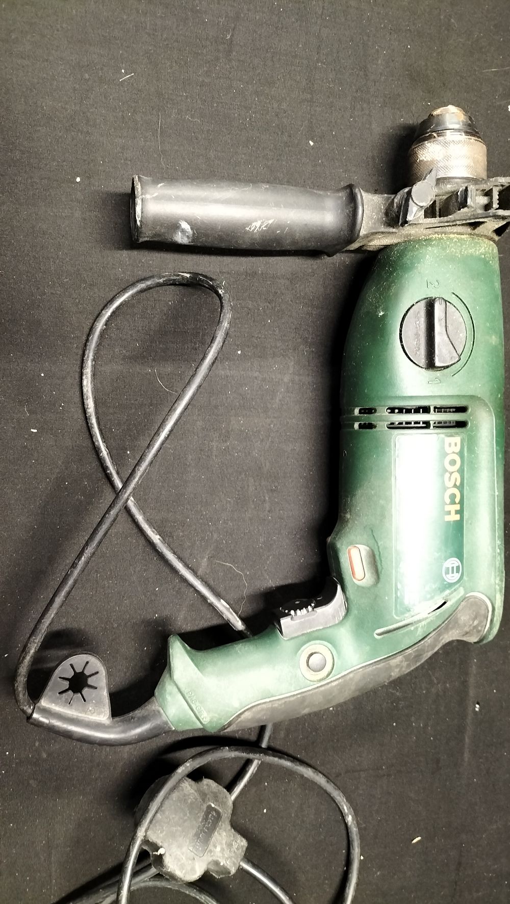 Lot 205: Bosch PSB 750-2 RE 750W Corded Electric Drill, Tested