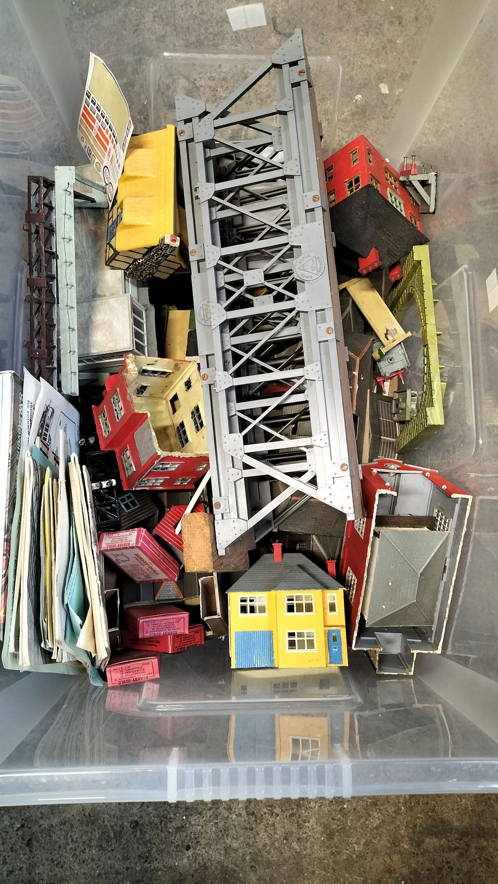 Lot 220: A Large Quantity of Vintage HO/OO Model Railway Buildings in various stages of build
