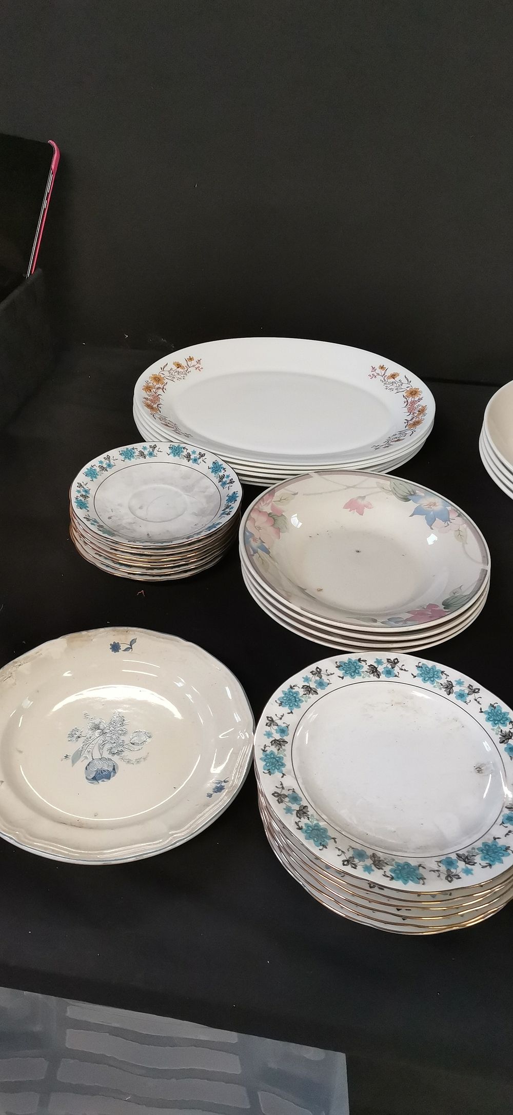 Lot 170: Selection of 62 Pieces of Mixed Crockery, Dinner plates, Dishes, Side Plates, Saucers and Other Items
