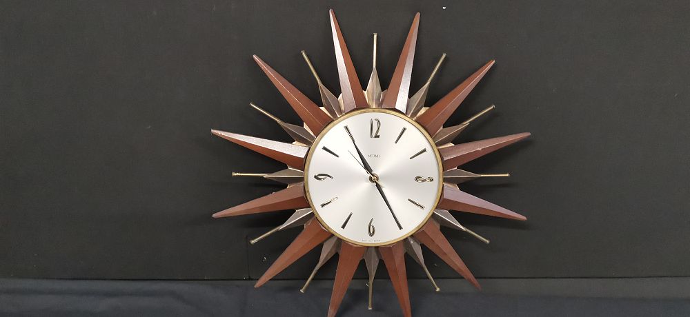 Lot 175: Vintage Metamec Starburst Battery Operated Wall Clock