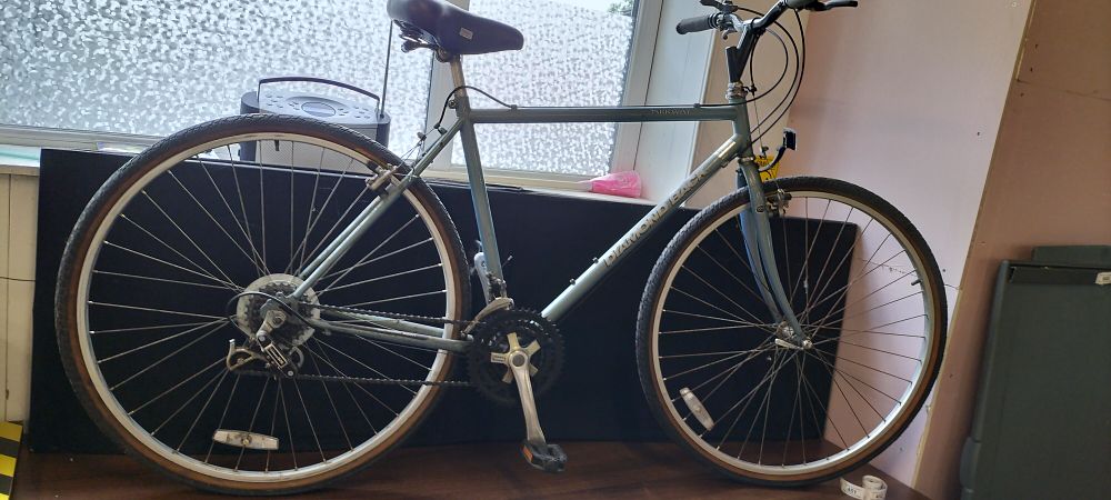 Lot 238: A Diamond Back Parkway Mountain Bike 18 Speed Shimano Gear System